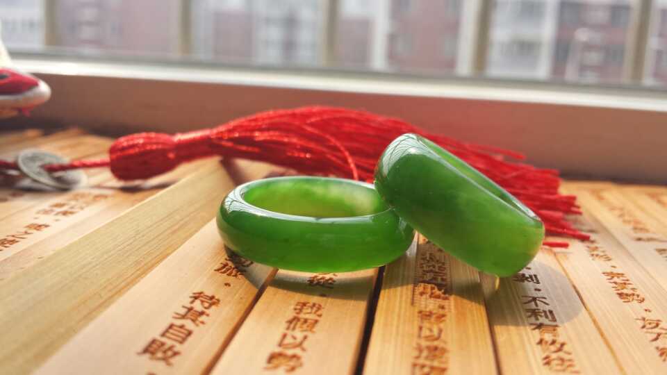 碧玉情侣戒指
